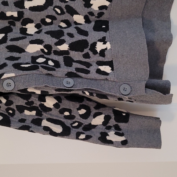 Sweater - Picture 2 of 4